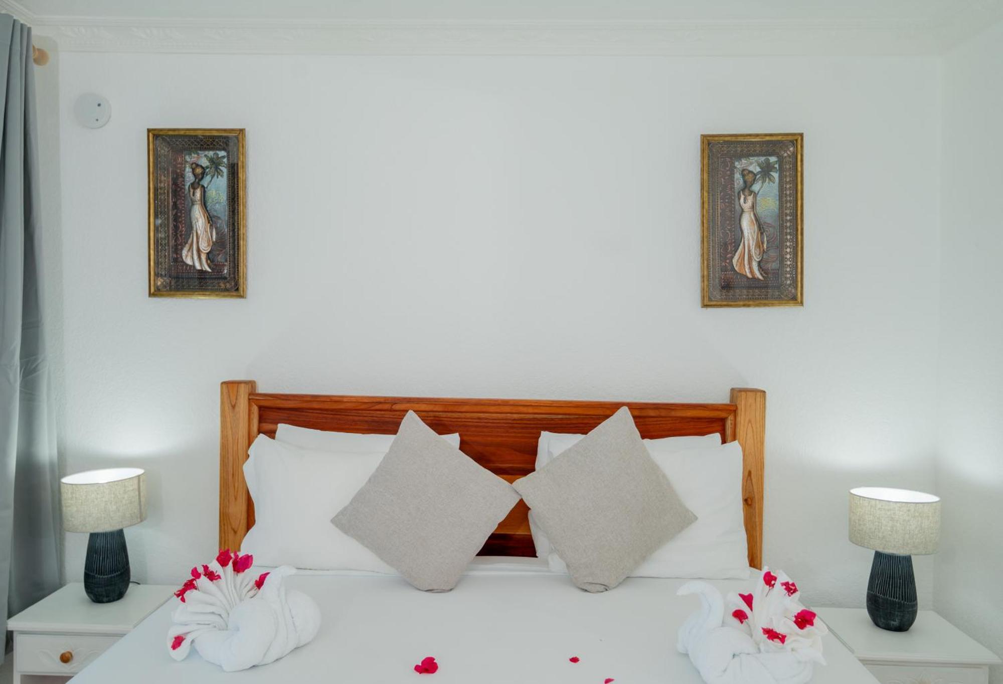 Beyond Sunset Resort & Villas Трежър Бийч Екстериор снимка