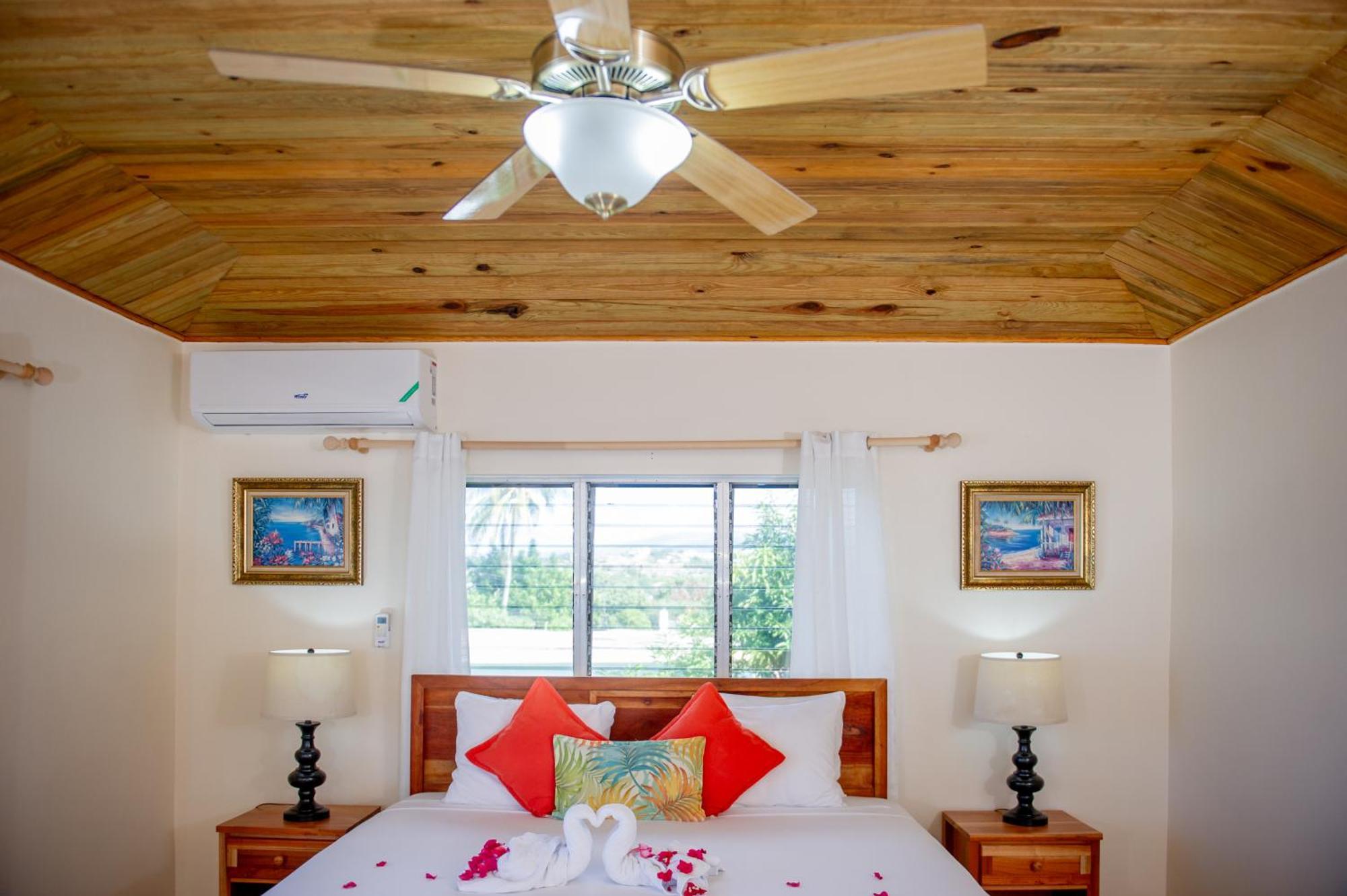 Beyond Sunset Resort & Villas Трежър Бийч Екстериор снимка
