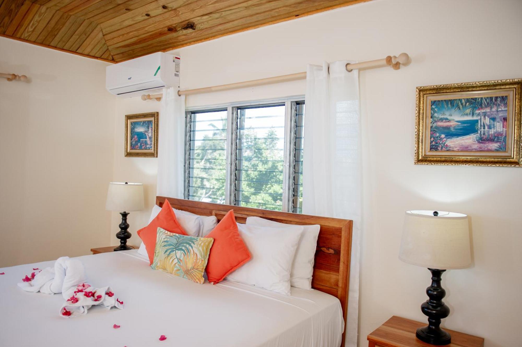 Beyond Sunset Resort & Villas Трежър Бийч Екстериор снимка