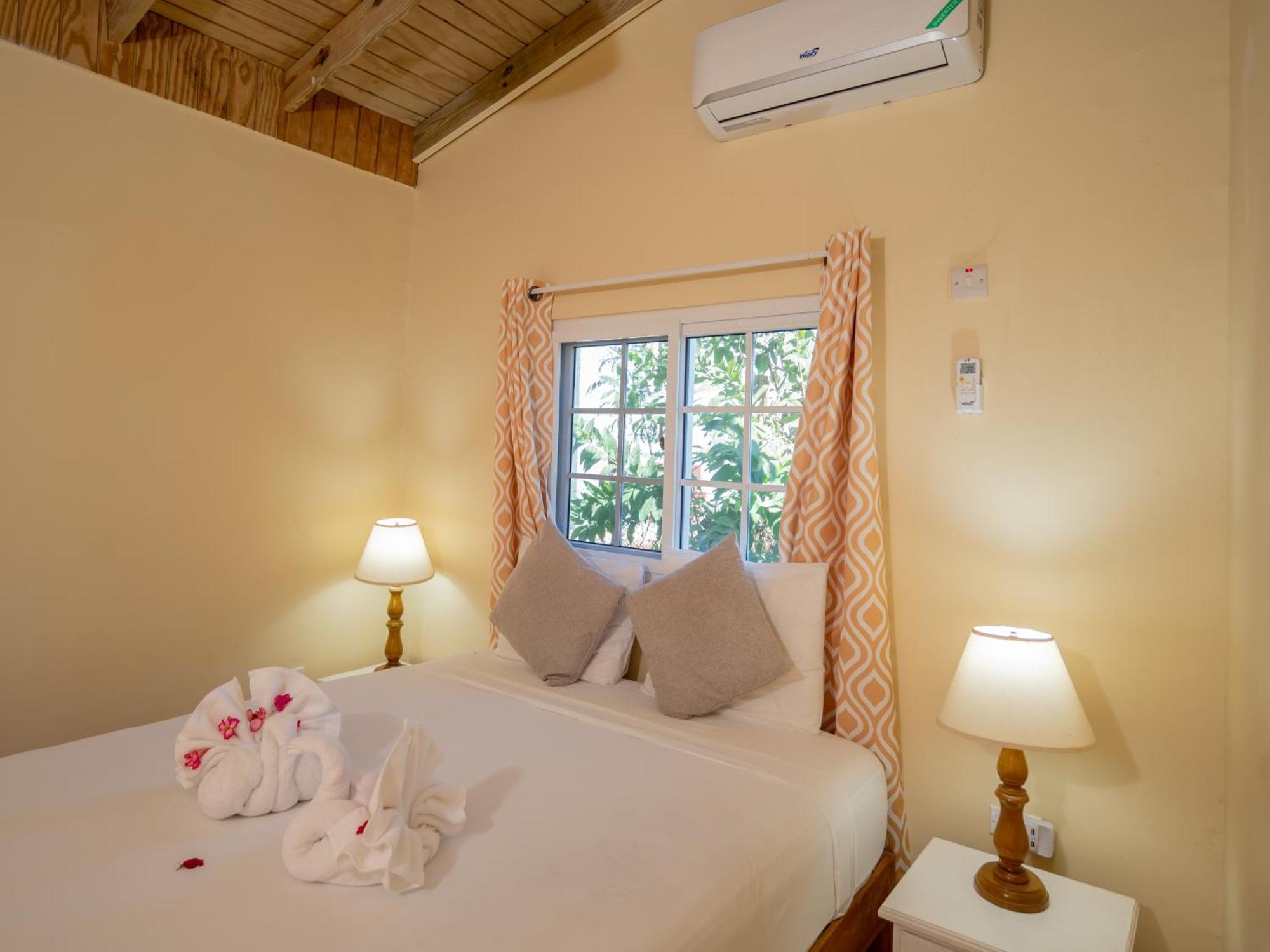 Beyond Sunset Resort & Villas Трежър Бийч Екстериор снимка