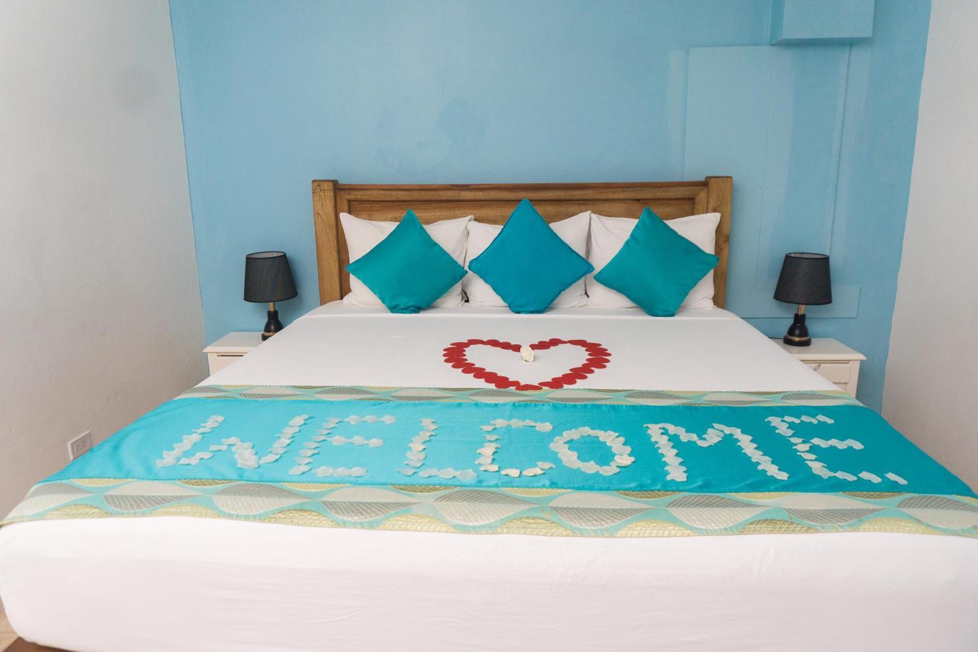 Beyond Sunset Resort & Villas Трежър Бийч Екстериор снимка