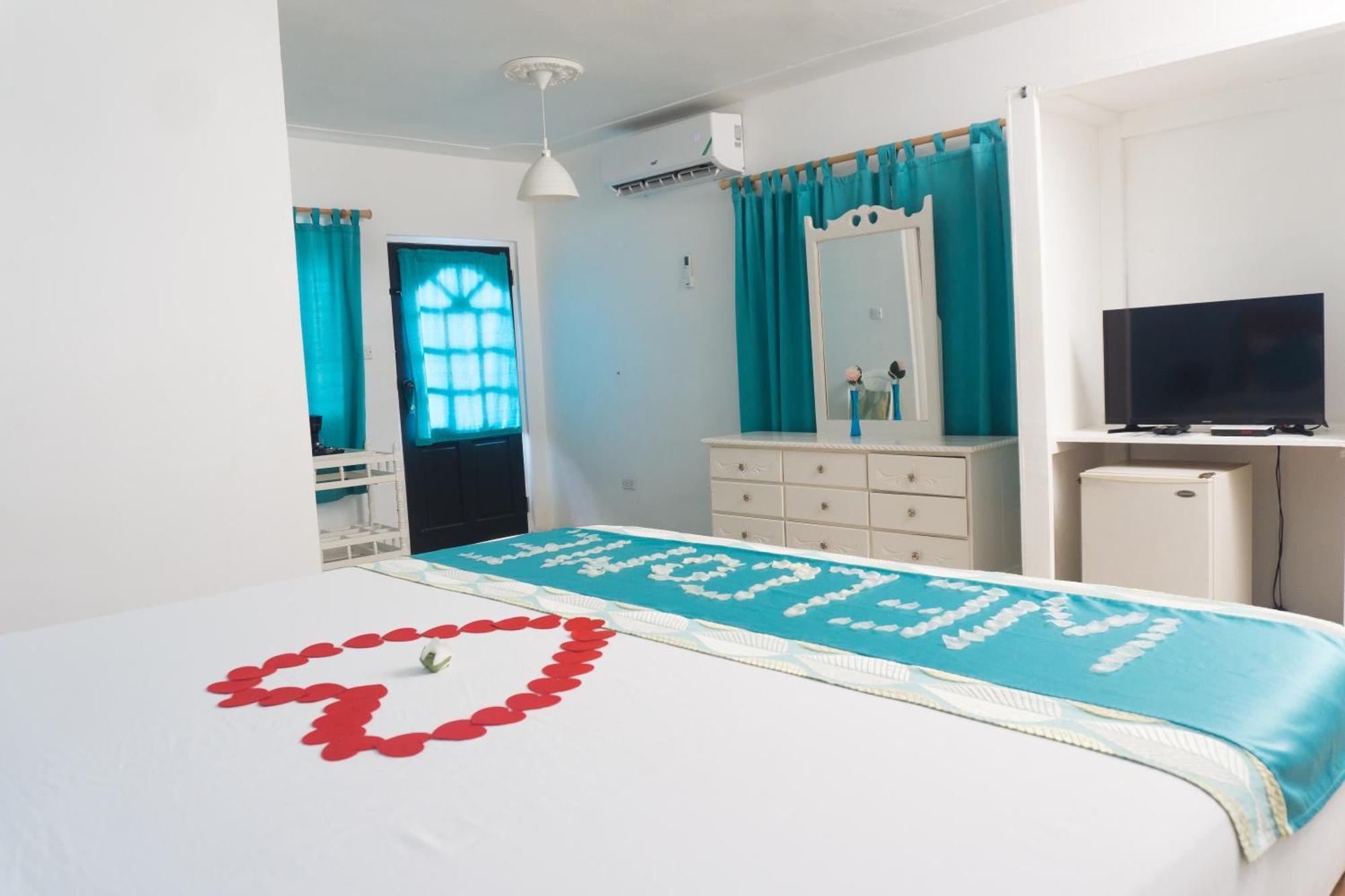 Beyond Sunset Resort & Villas Трежър Бийч Екстериор снимка