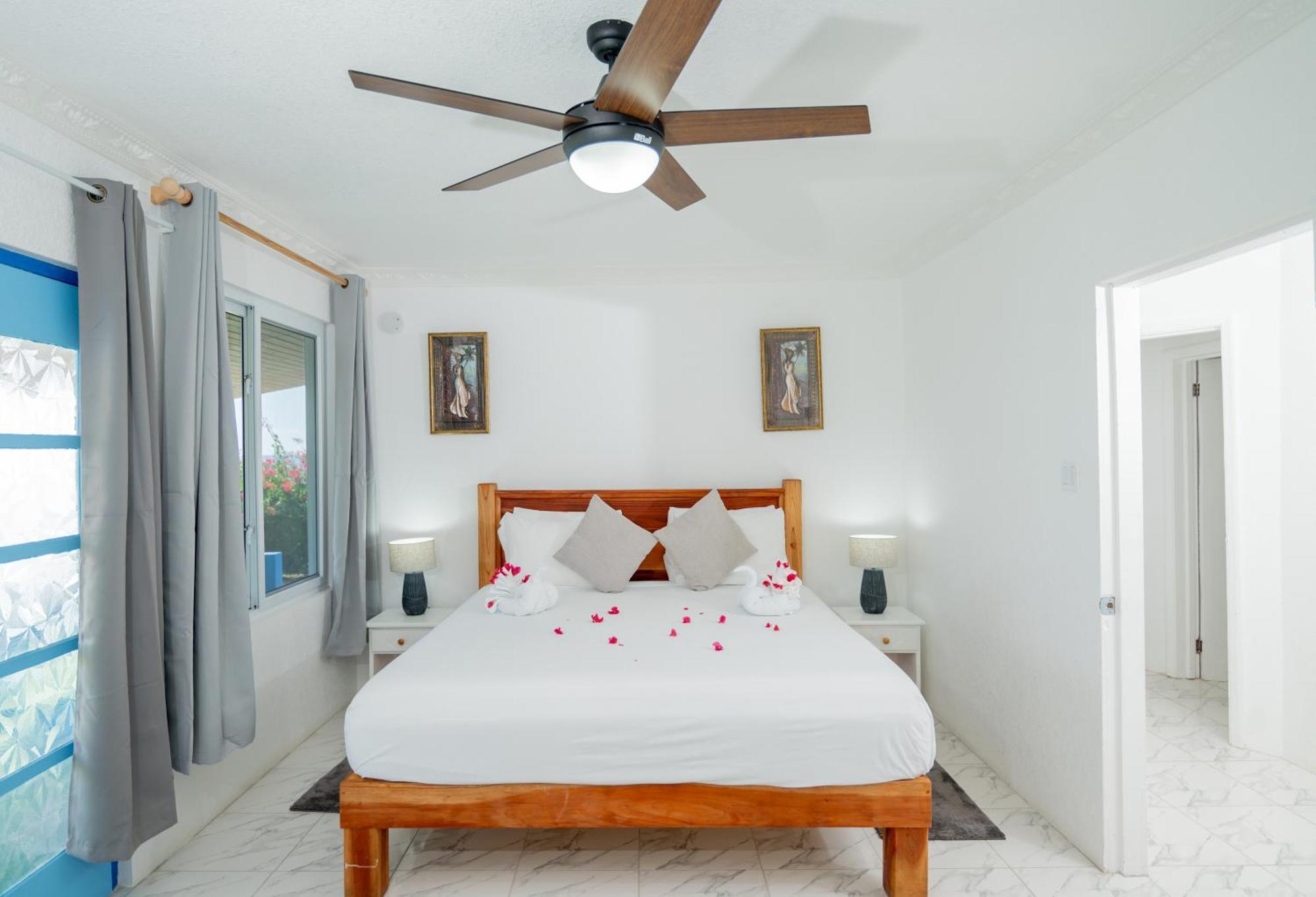 Beyond Sunset Resort & Villas Трежър Бийч Екстериор снимка
