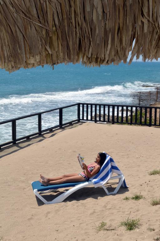 Beyond Sunset Resort & Villas Трежър Бийч Екстериор снимка
