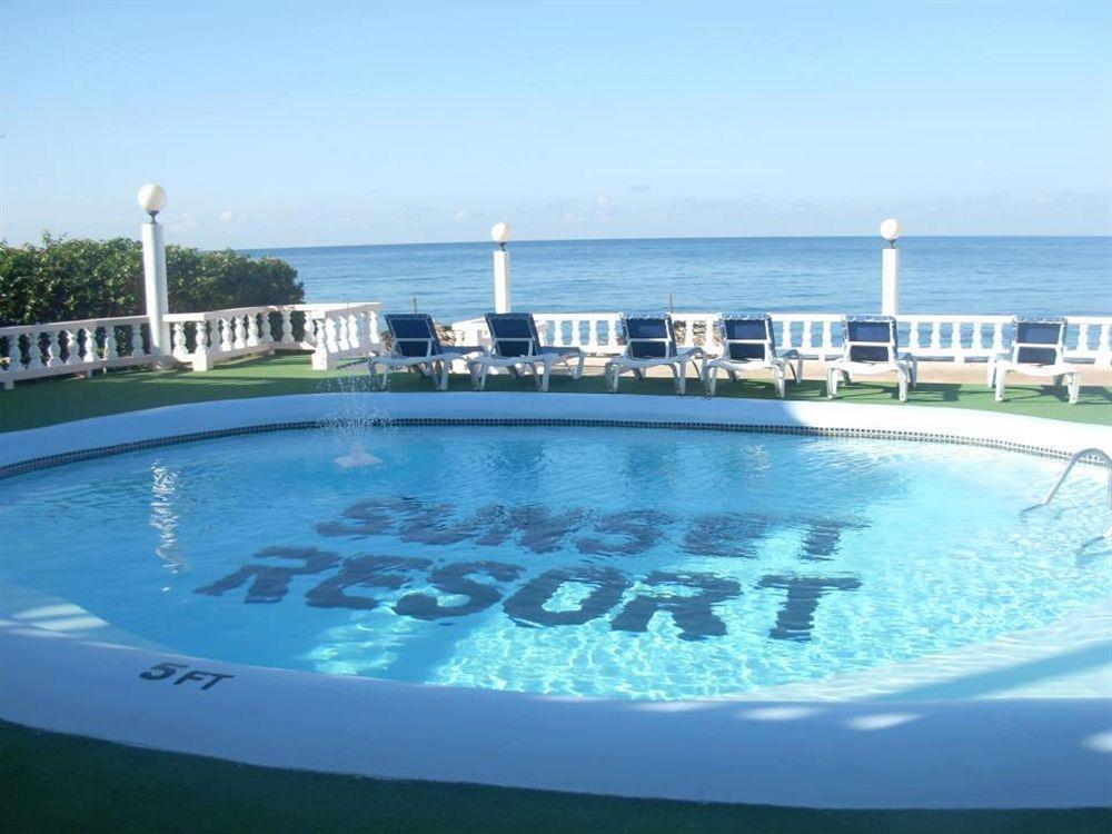 Beyond Sunset Resort & Villas Трежър Бийч Екстериор снимка