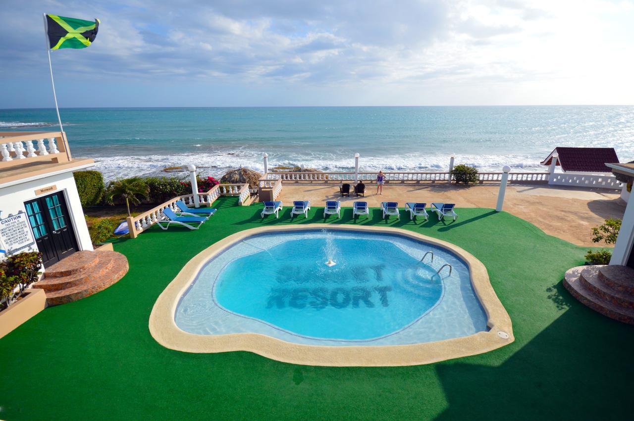 Beyond Sunset Resort & Villas Трежър Бийч Екстериор снимка
