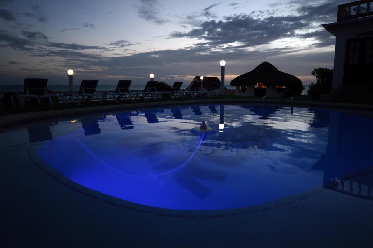 Beyond Sunset Resort & Villas Трежър Бийч Екстериор снимка