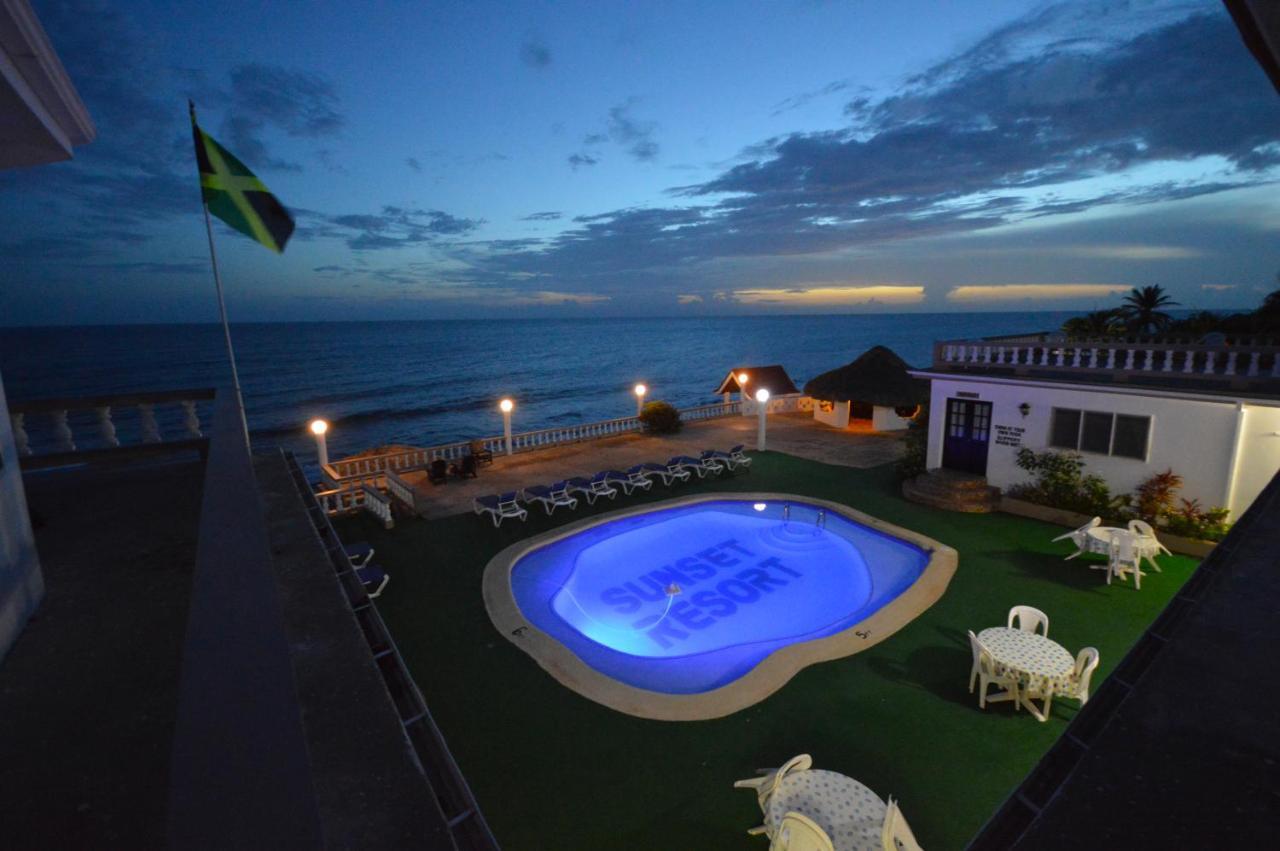 Beyond Sunset Resort & Villas Трежър Бийч Екстериор снимка