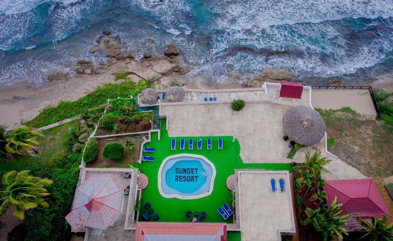 Beyond Sunset Resort & Villas Трежър Бийч Екстериор снимка