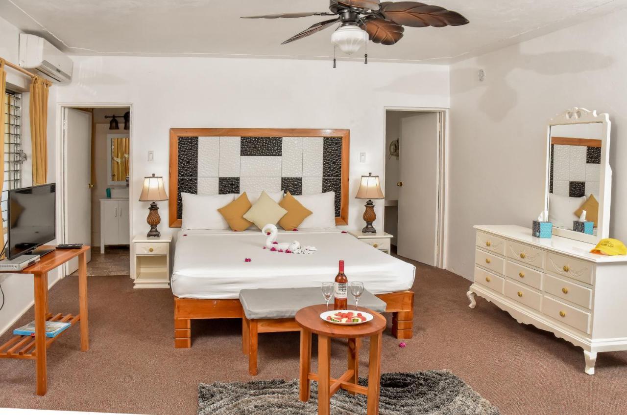 Beyond Sunset Resort & Villas Трежър Бийч Екстериор снимка